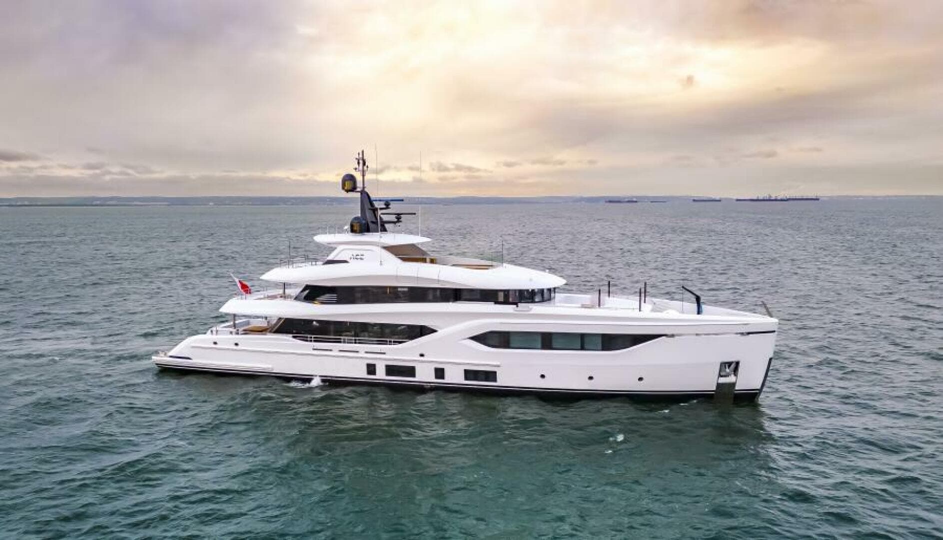 Conrad C144S — CONRAD C144S HULL 4